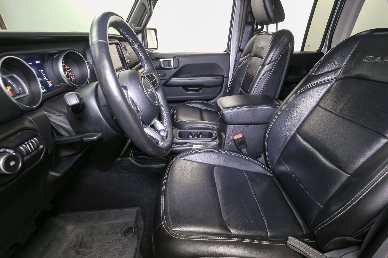 Used 2018 Jeep Wrangler Unlimited Sahara w/ Uconnect 4C Nav & Sound Group AWD/4WD image 36