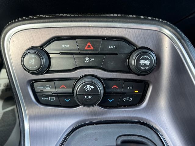 Used 2015 Dodge Challenger SXT image 21