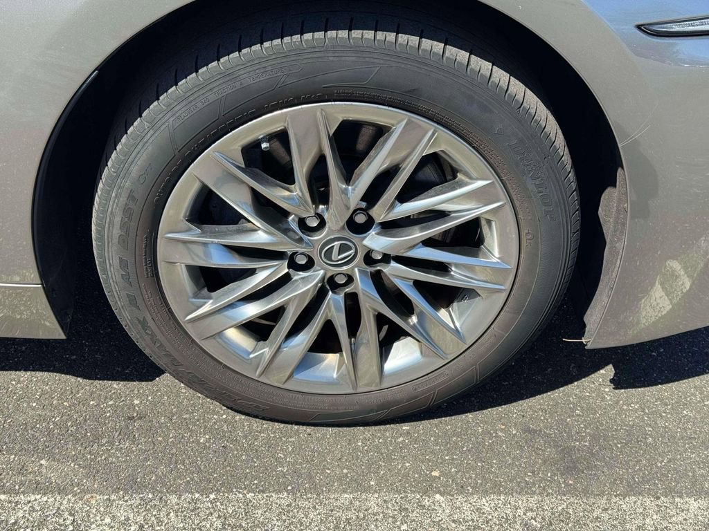 Used 2018 Lexus LS 500h AWD image 9