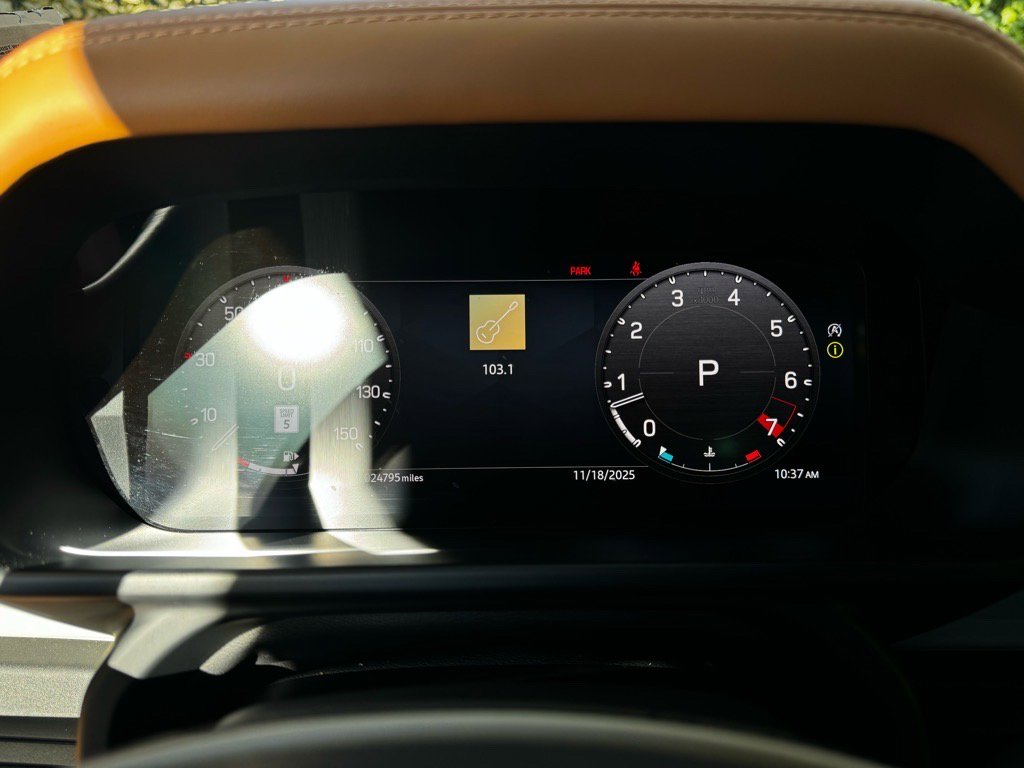 Used 2023 Land Rover Defender 130 X-Dynamic SE image 11