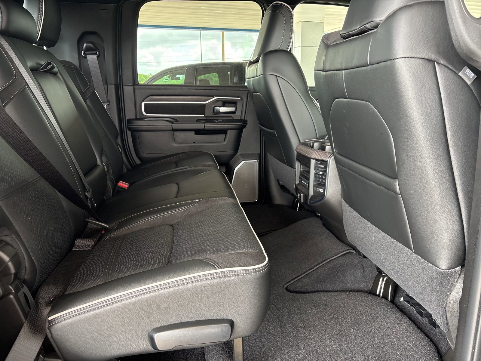 Used 2026 RAM 2500 Laramie AWD/4WD image 19