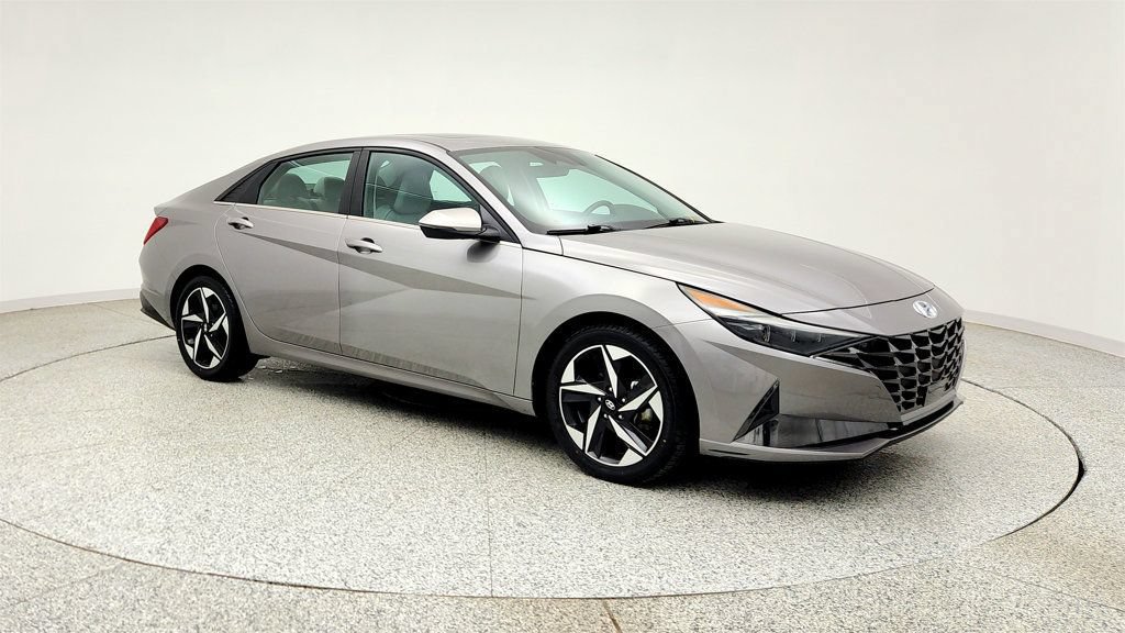 Used 2023 Hyundai Elantra Limited FWD image 3