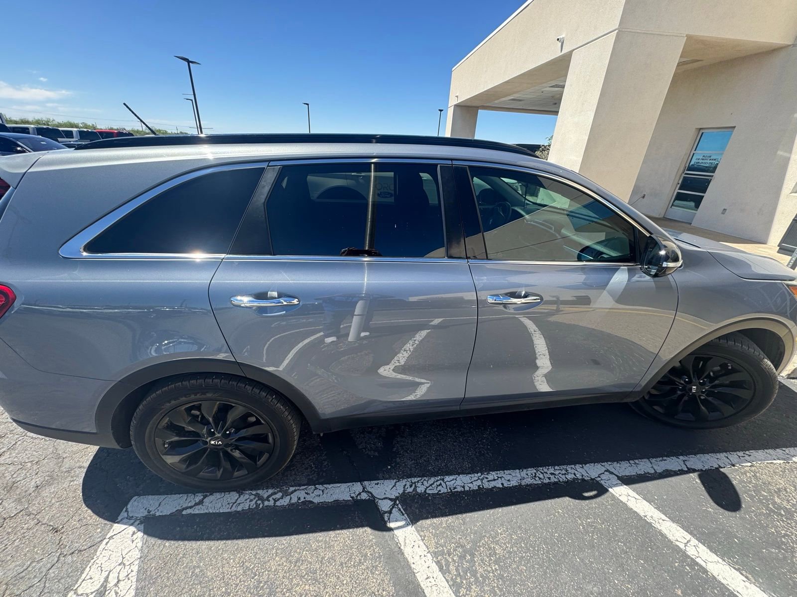 Used 2019 Kia Sorento S image 4