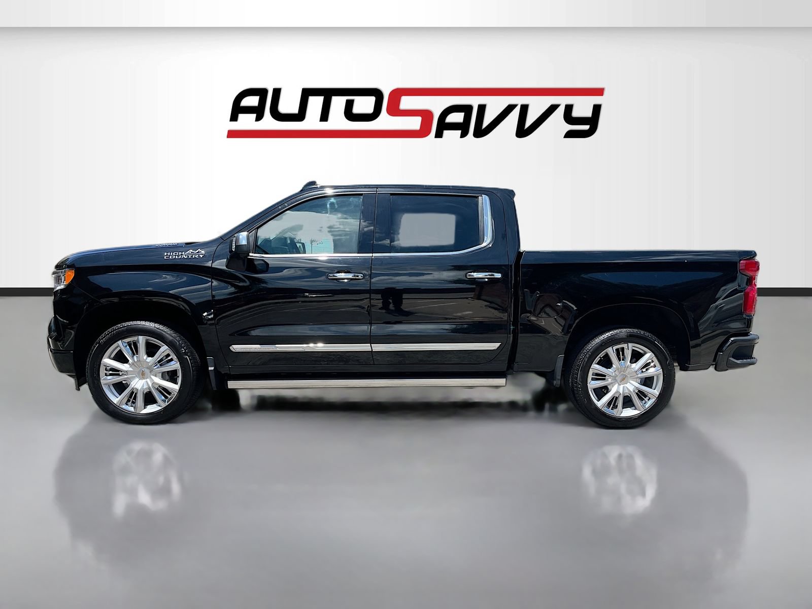 Used 2025 Chevrolet Silverado 1500 High Country AWD/4WD image 4
