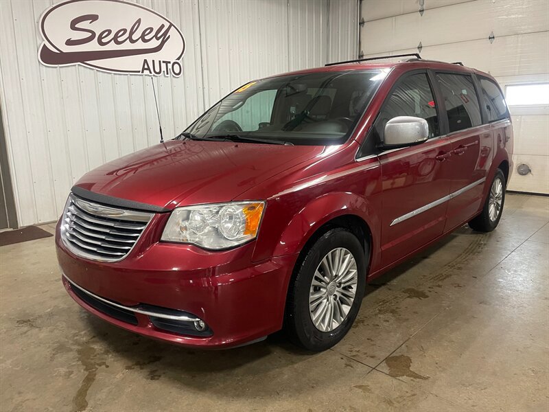 Used 2015 Chrysler Town & Country Touring-L FWD image 2