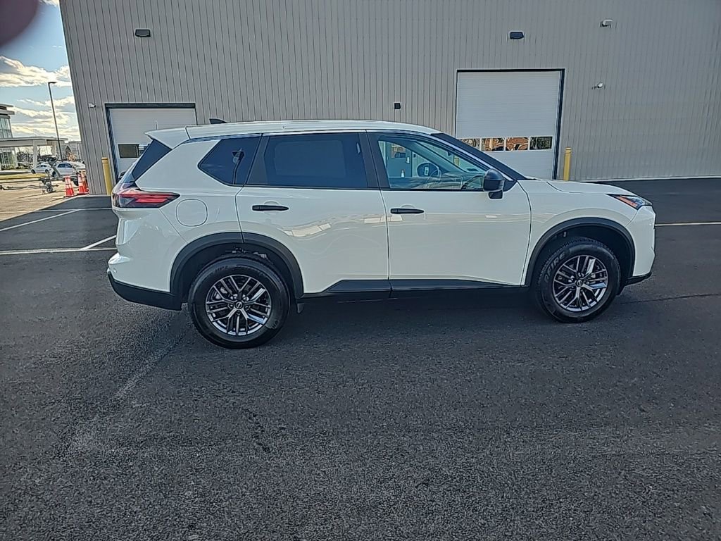 Used 2024 Nissan Rogue S image 8