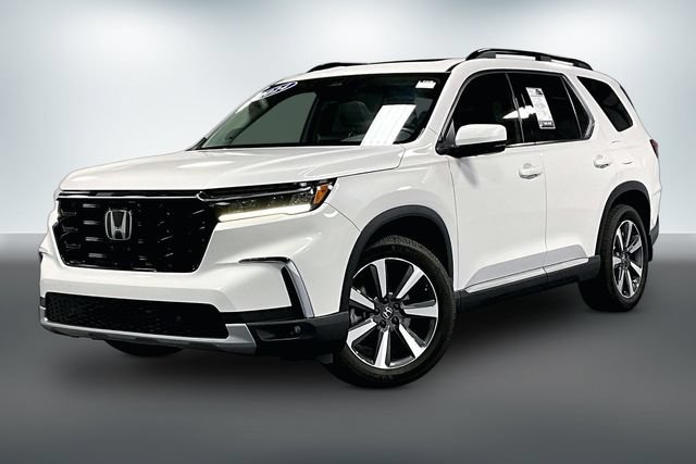 Used 2024 Honda Pilot Touring image 3