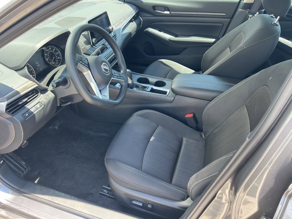 Used 2025 Nissan Altima 2.5 SV FWD image 4