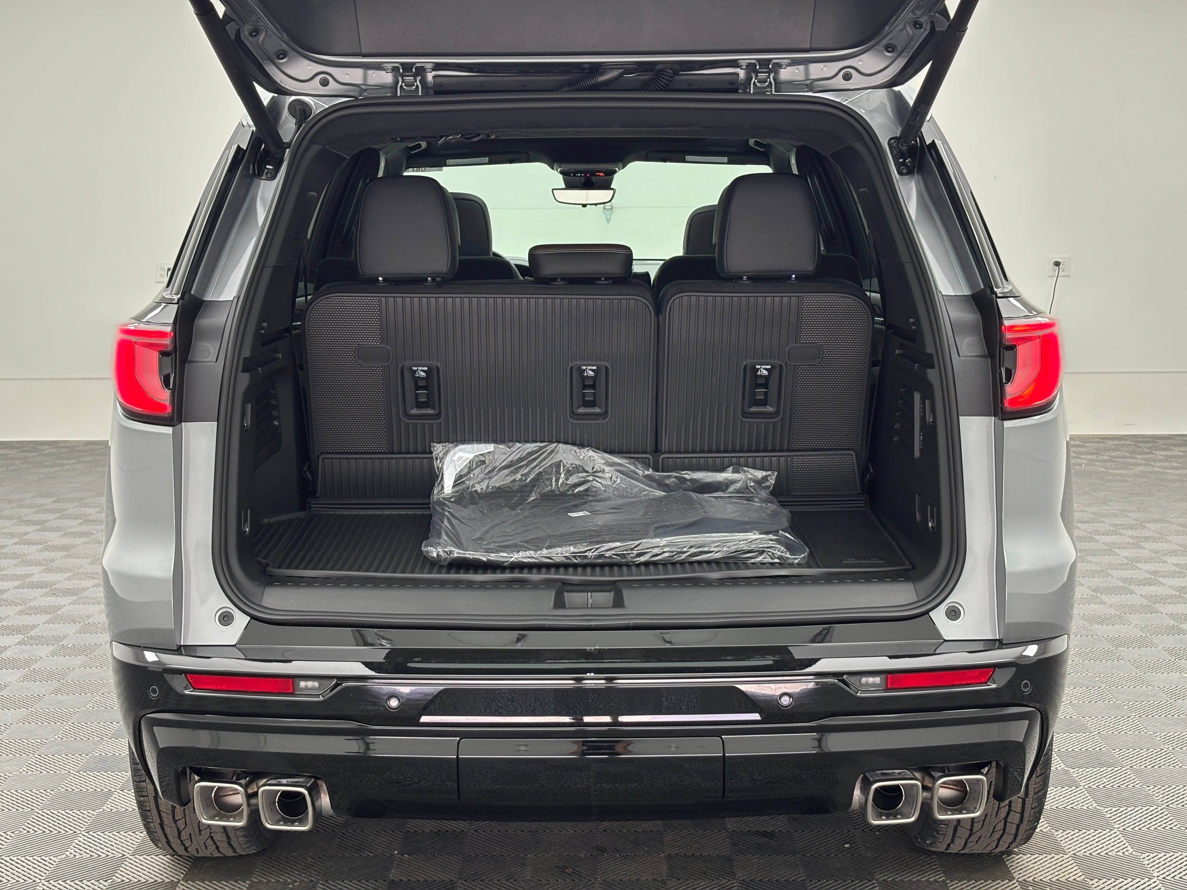 New 2026 GMC Acadia Denali Ultimate w/ LPO, Floor Liner Package AWD/4WD image 13