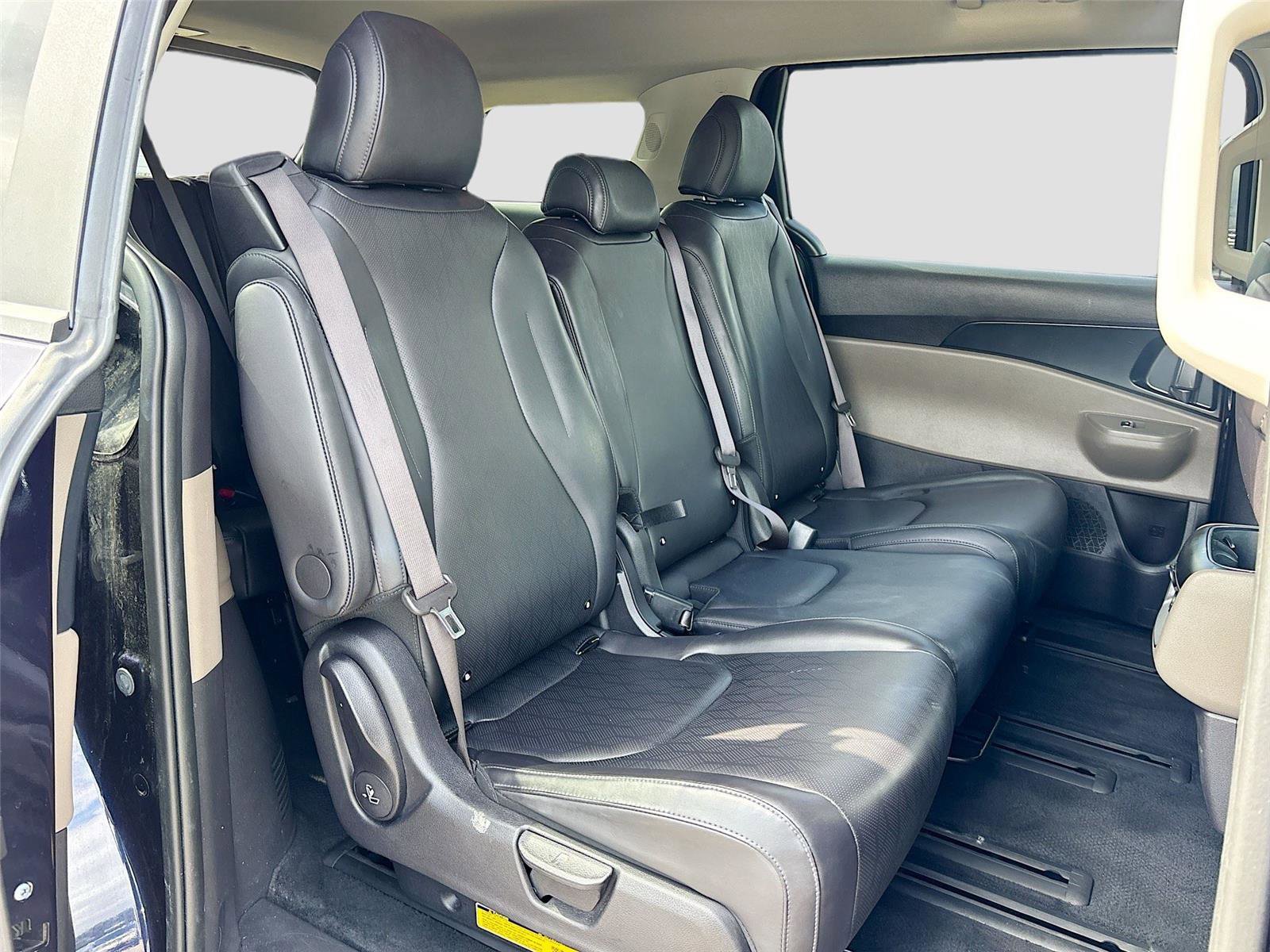 Used 2025 Kia Carnival image 28