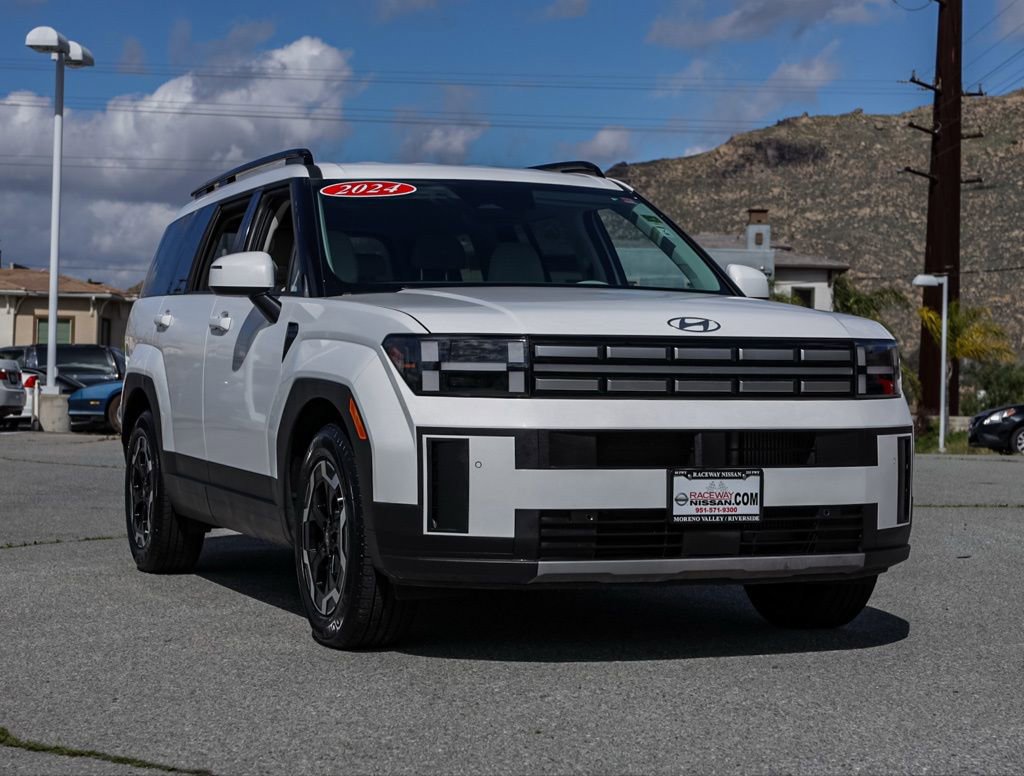 Used 2024 Hyundai Santa Fe SEL image 2