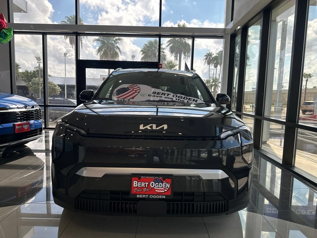New 2027 Kia EV3 FWD image 2