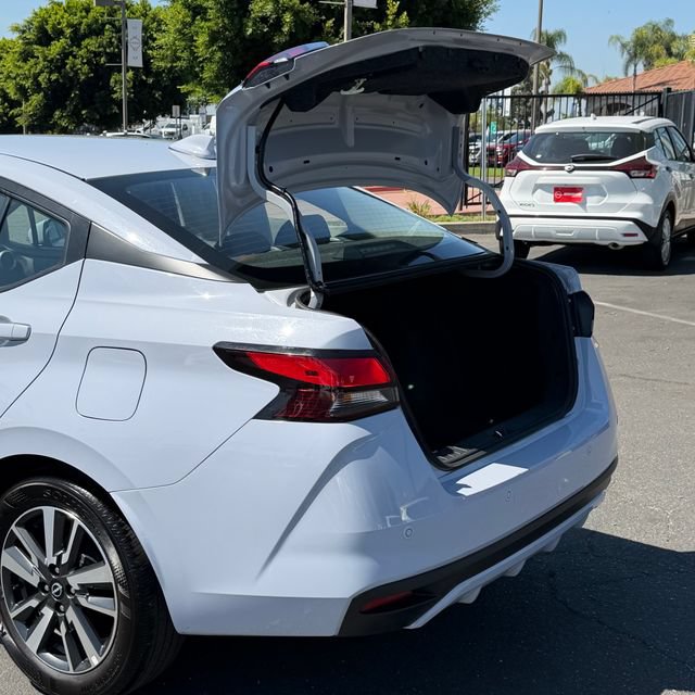 Used 2024 Nissan Versa SV FWD image 8
