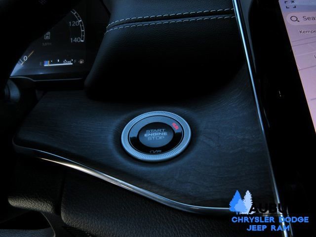 New 2025 Jeep Grand Cherokee Overland w/ Luxury Tech Group IV AWD/4WD image 17