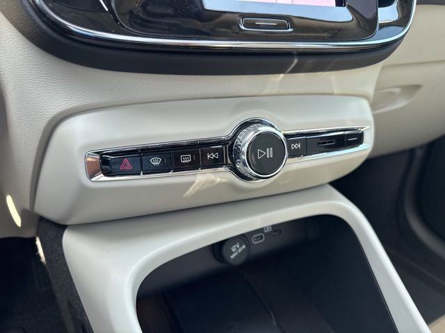 New 2026 Volvo XC40 B5 Plus w/ Climate Package AWD/4WD image 29