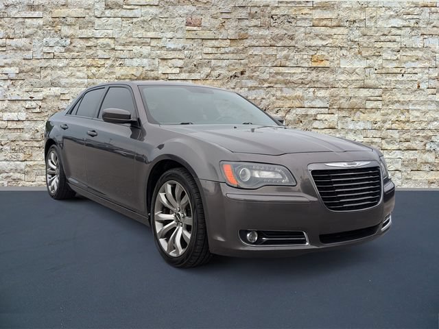 Used 2014 Chrysler 300 S RWD image 2