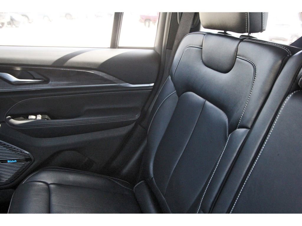 Used 2022 Jeep Grand Cherokee Overland RWD image 14