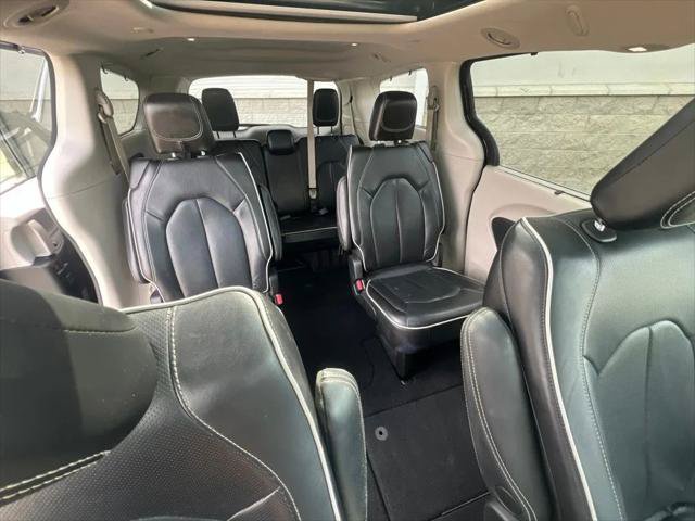 Certified 2023 Chrysler Pacifica Limited FWD image 15