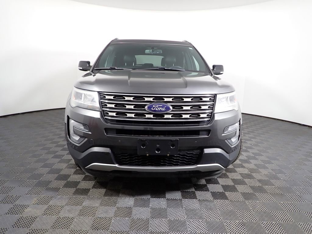 Used 2017 Ford Explorer XLT w/ Equipment Group 202A image 5