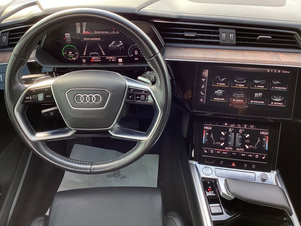 Used 2019 Audi e-tron Prestige w/ Prestige Package image 18
