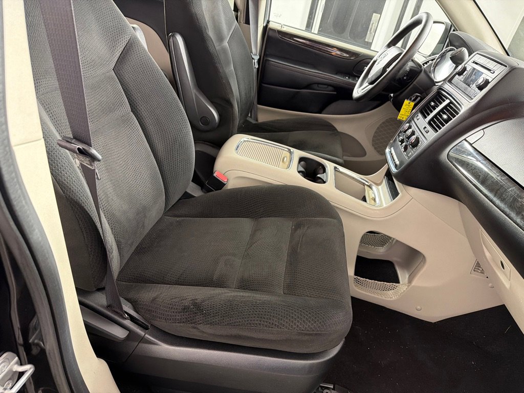 Used 2016 Dodge Grand Caravan SXT image 22