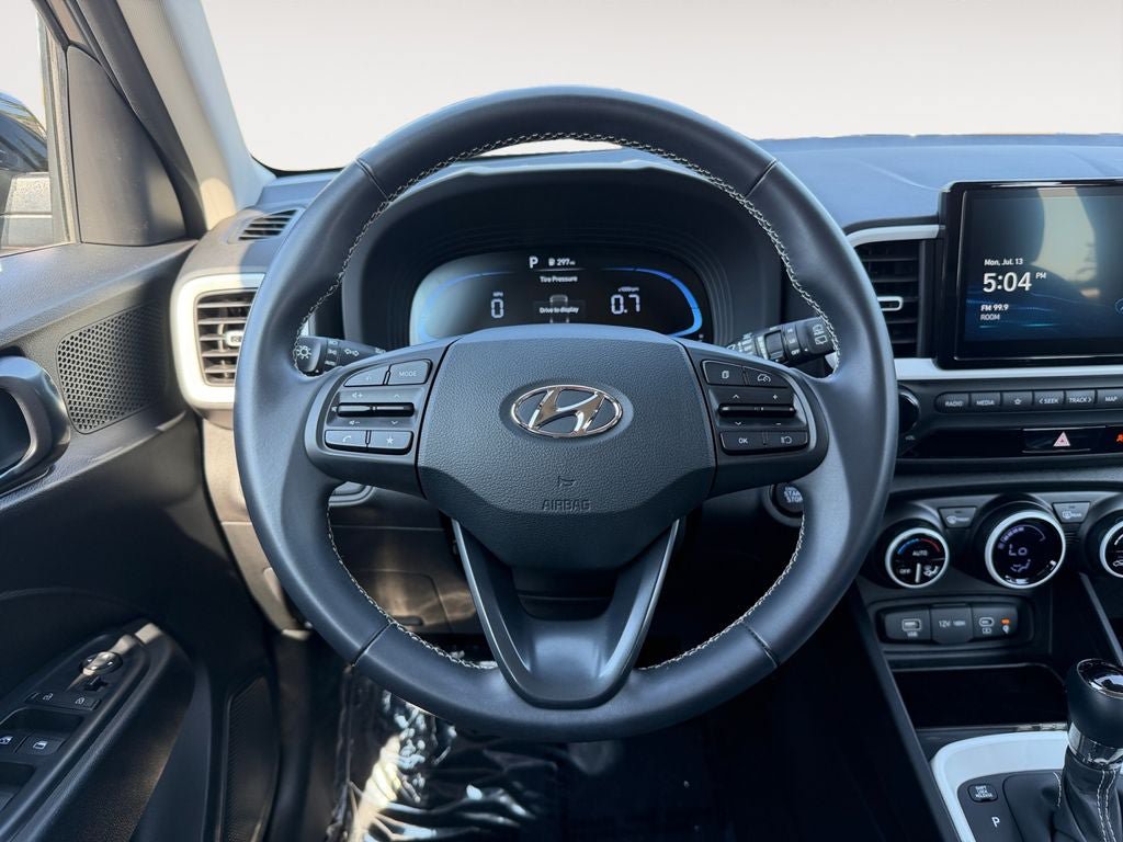 Certified 2025 Hyundai Venue Limited FWD image 13