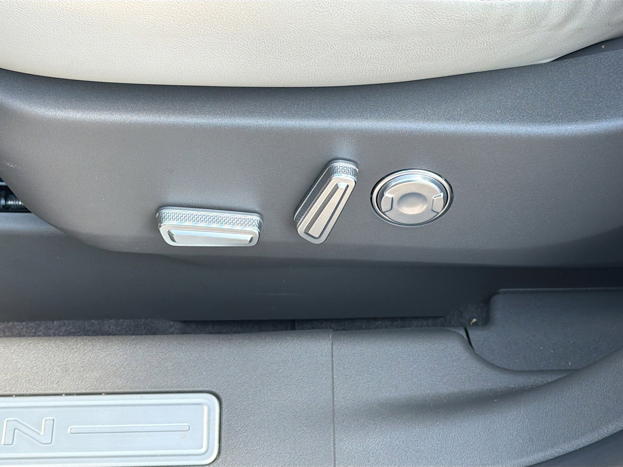 Used 2025 Lincoln Nautilus Premier w/ Equipment Group 102A image 26