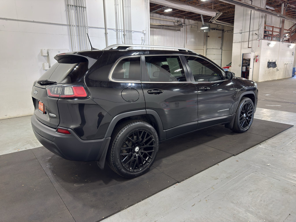 Used 2019 Jeep Cherokee Latitude Plus w/ Comfort/Convenience Group AWD/4WD image 21