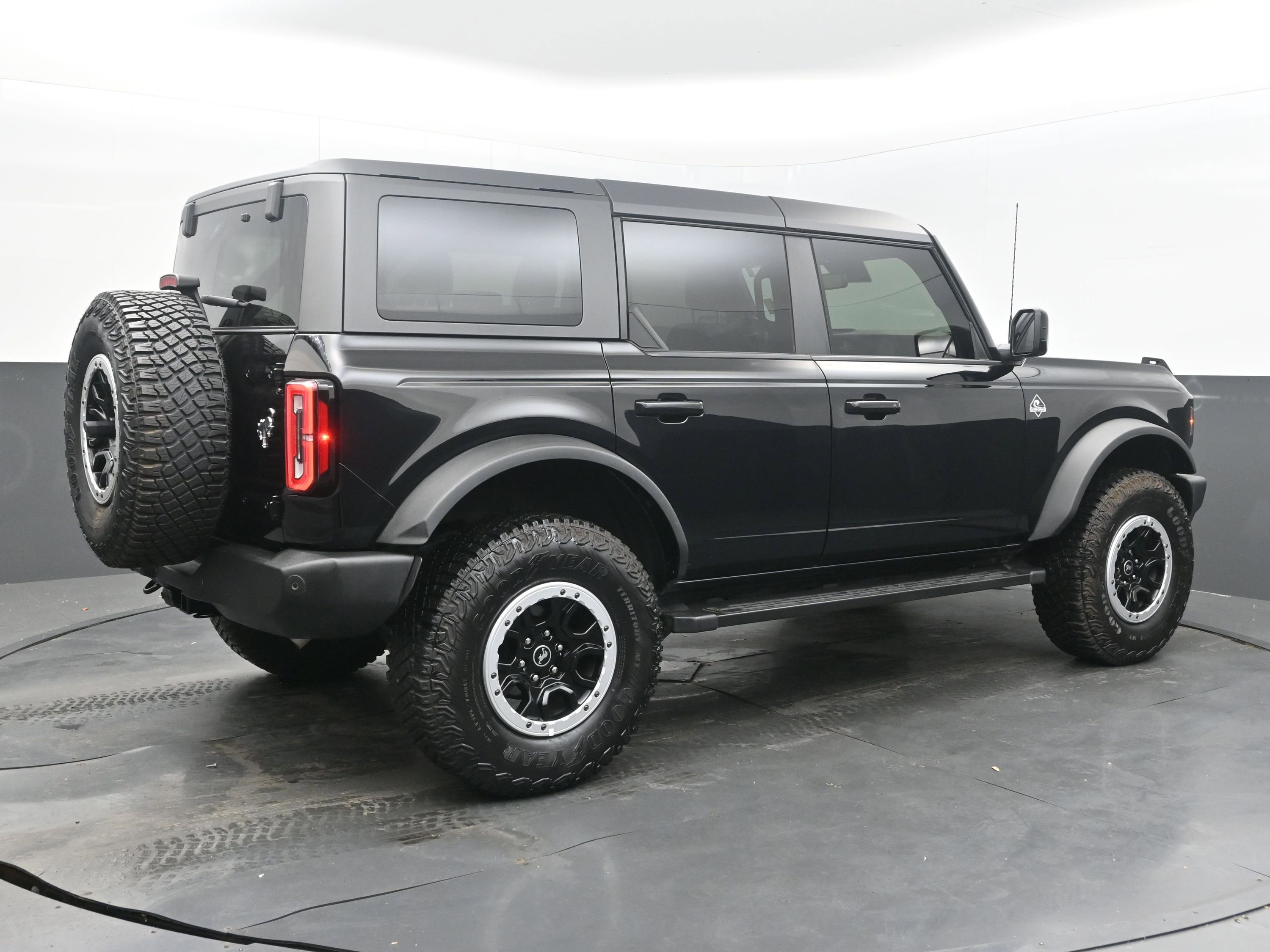 Used 2024 Ford Bronco Outer Banks w/ Sasquatch Package AWD/4WD image 9