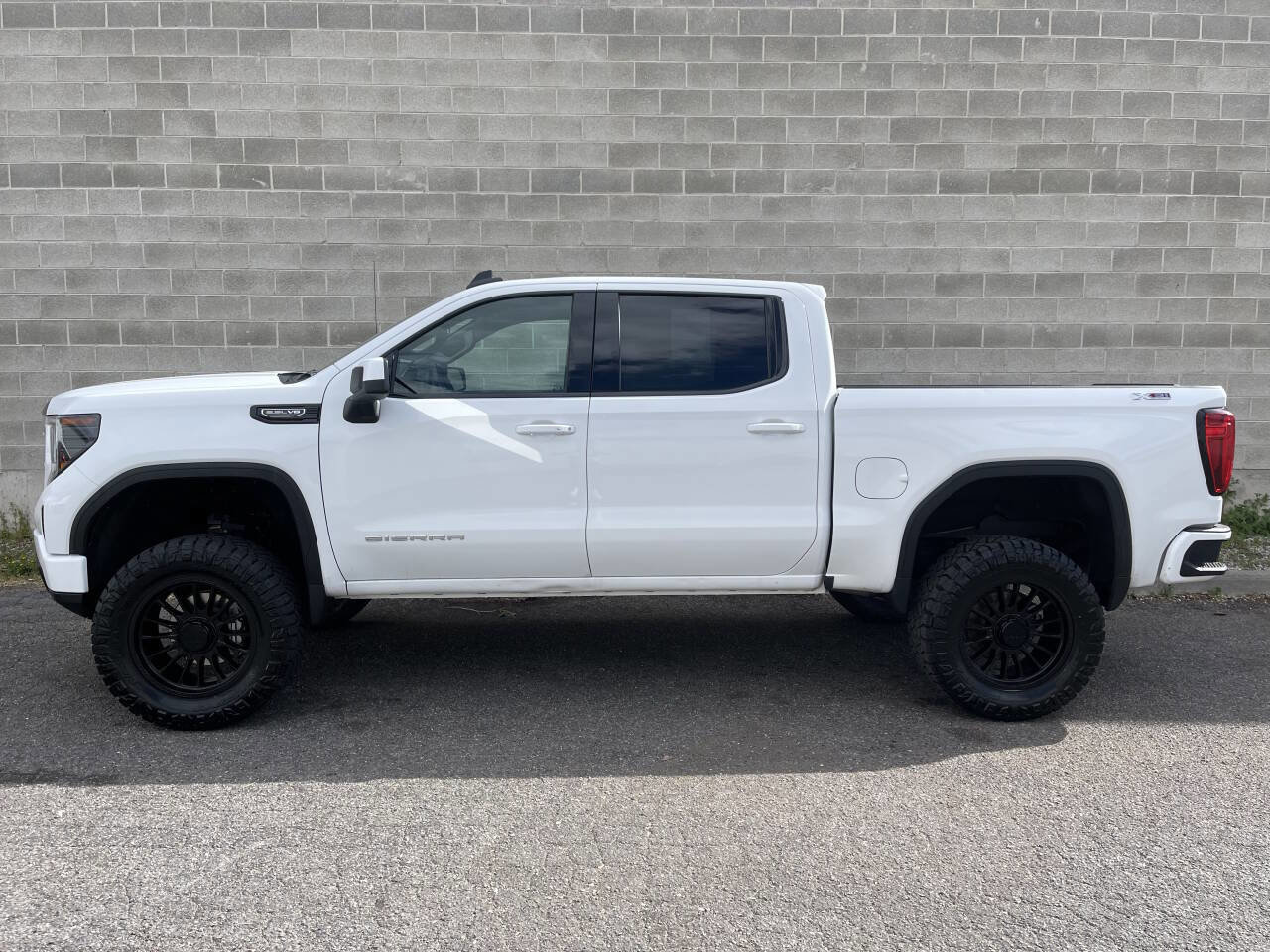 Used 2024 GMC Sierra 1500 SLE w/ X31 Off-Road Package AWD/4WD image 22