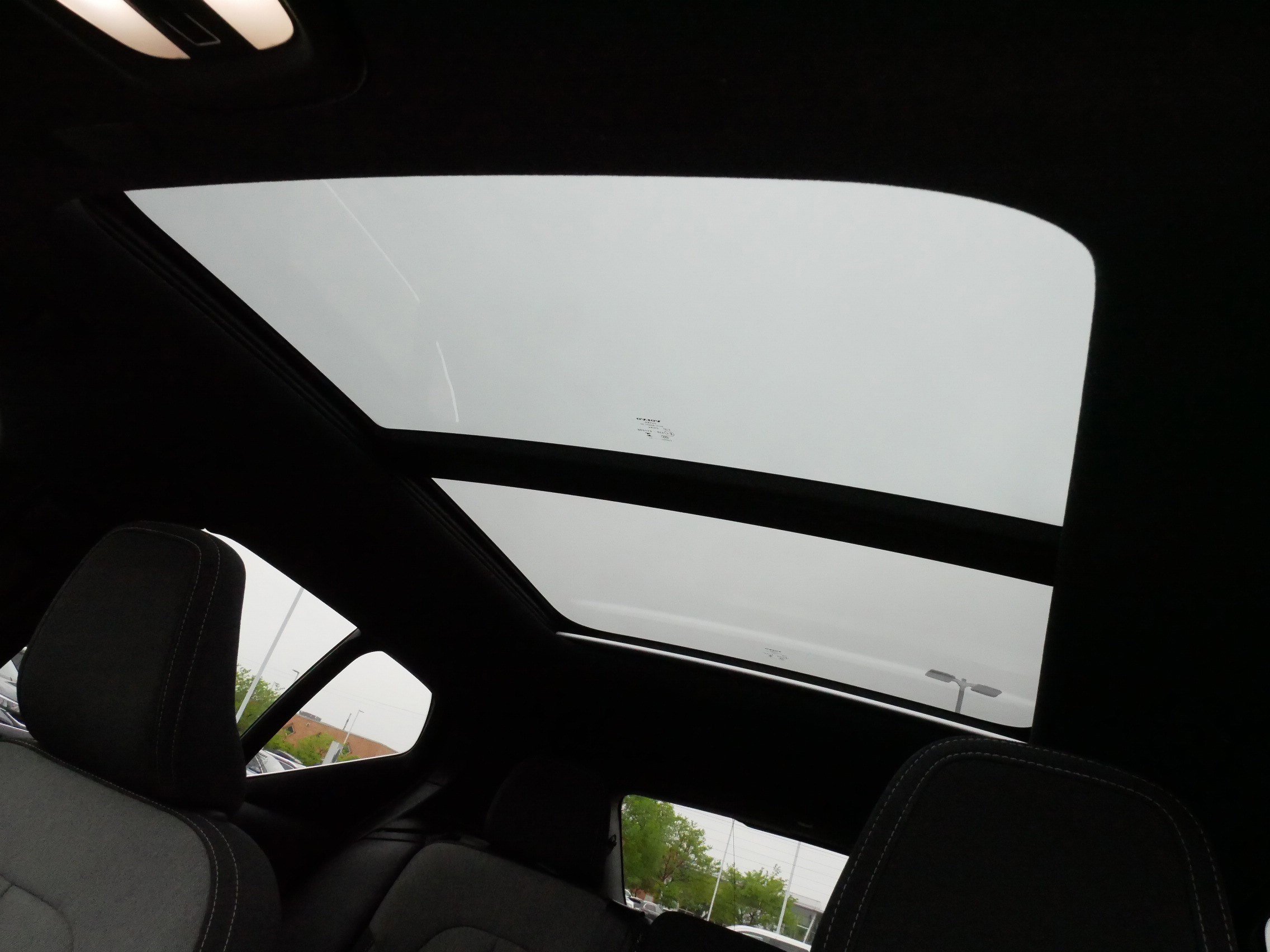 Used 2025 Volvo XC40 B5 Core AWD/4WD image 34
