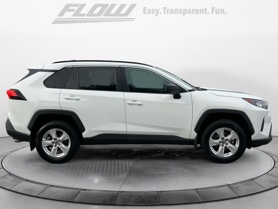 Used 2021 Toyota RAV4 LE image 9