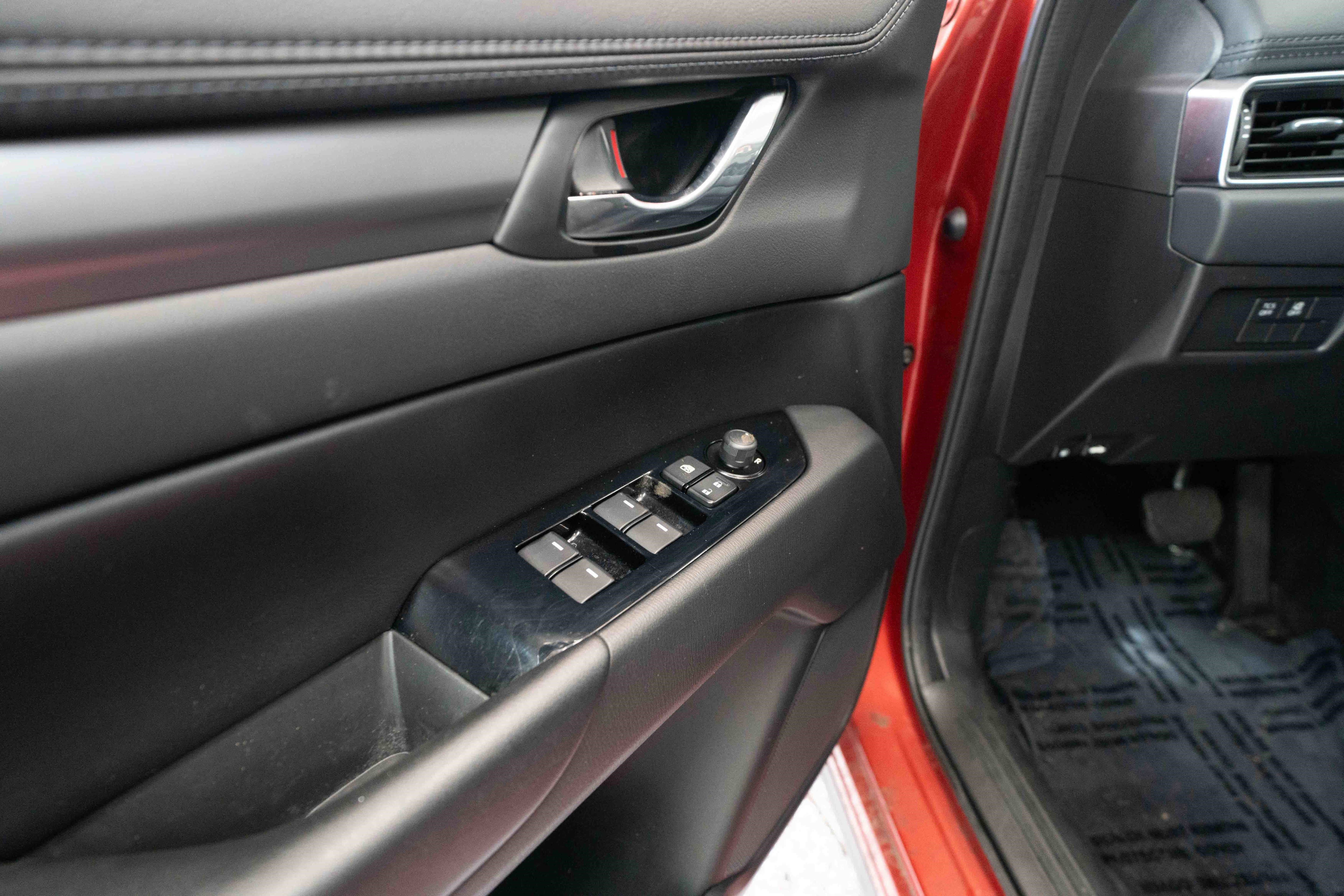 Used 2018 MAZDA CX-5 Touring image 7