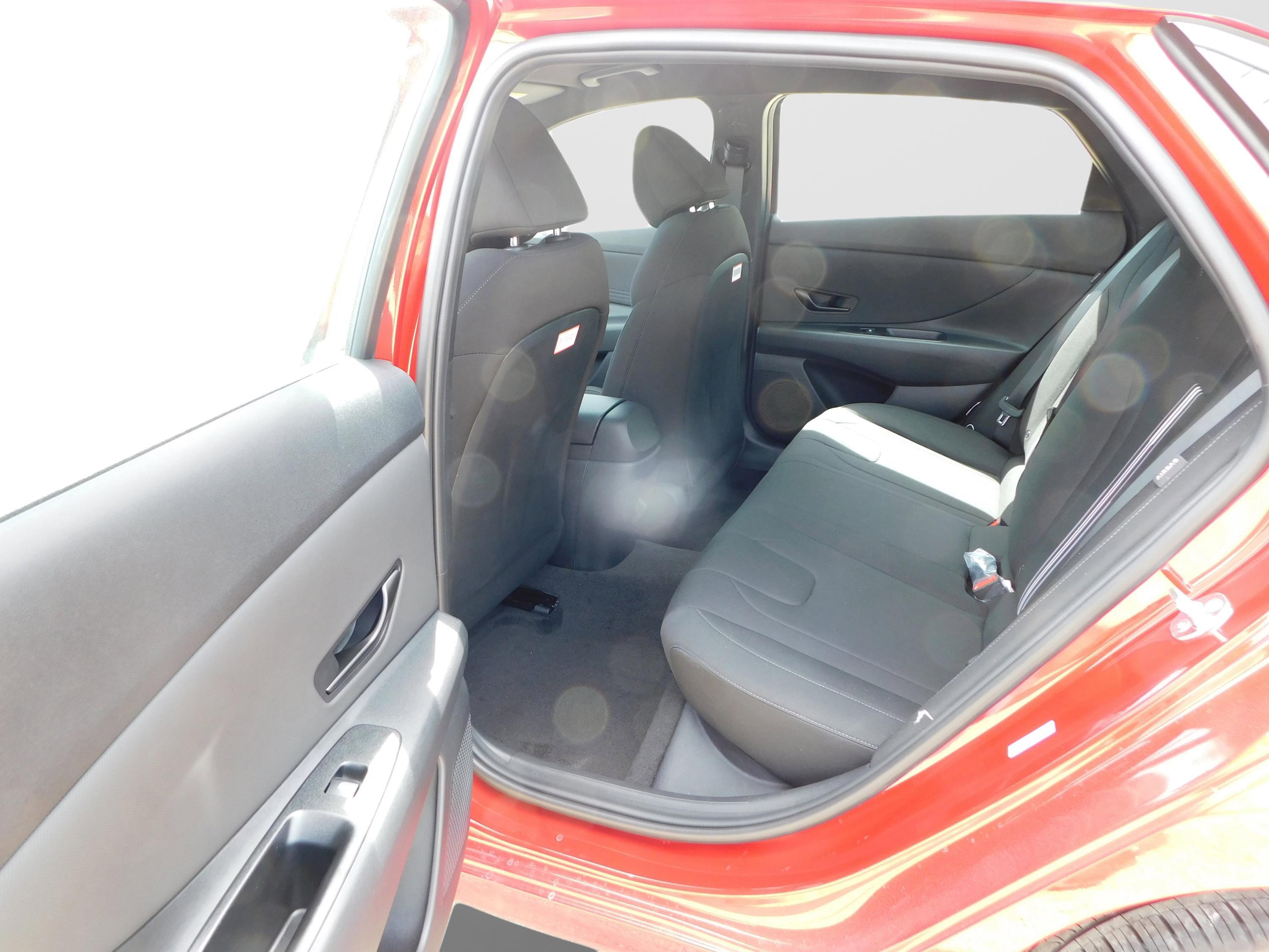 Certified 2025 Hyundai Elantra Sport image 10