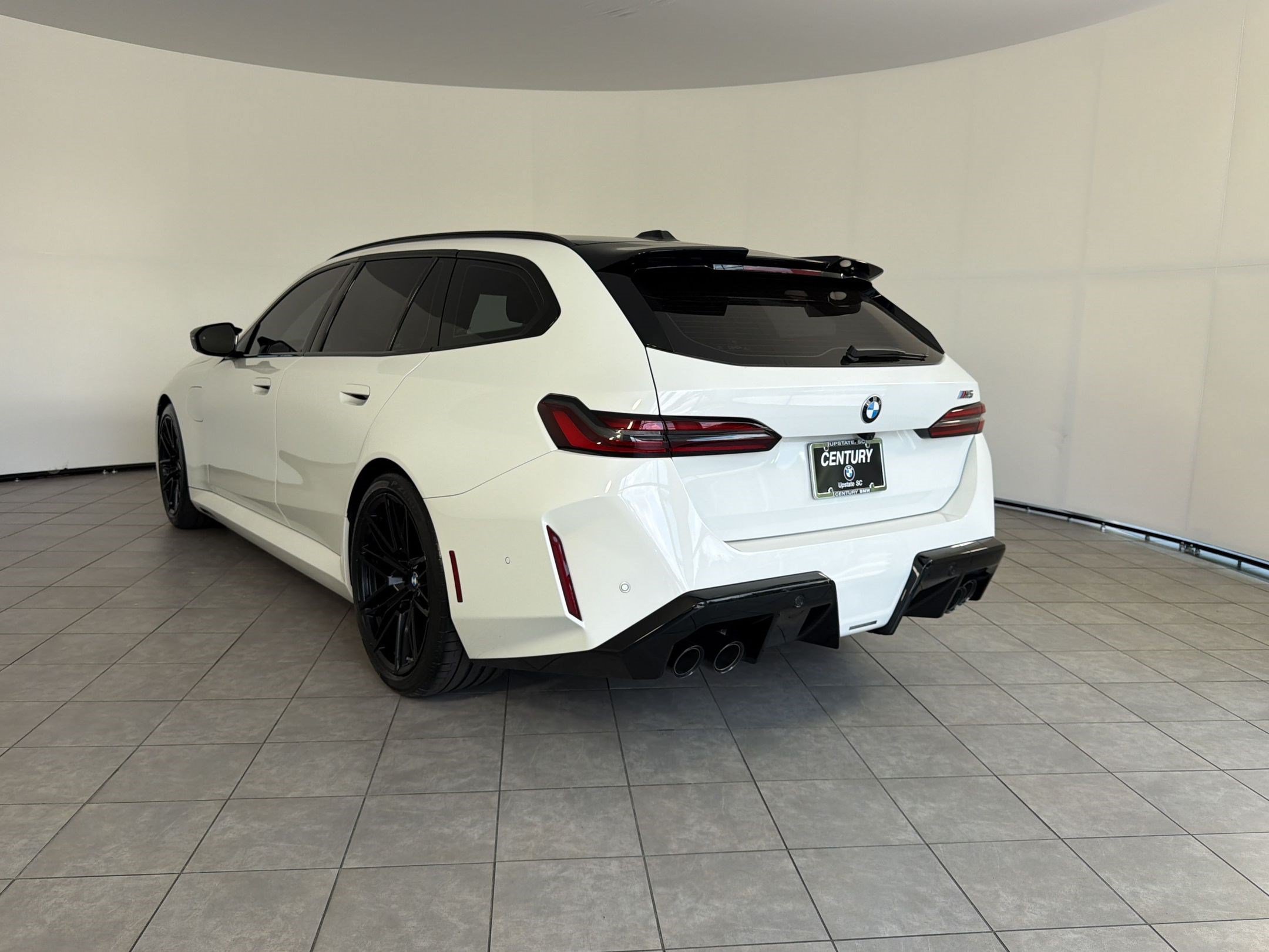 Certified 2026 BMW M5 Touring AWD/4WD image 3