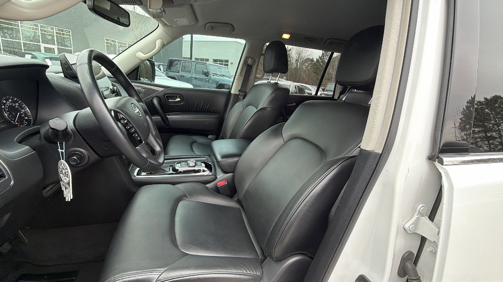 Used 2022 Nissan Armada SV w/ SV Appearance Package image 17