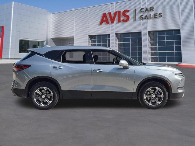 Used 2025 Chevrolet Blazer LT FWD image 5