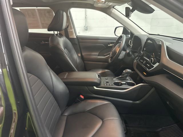 Used 2023 Toyota Highlander XLE FWD image 24