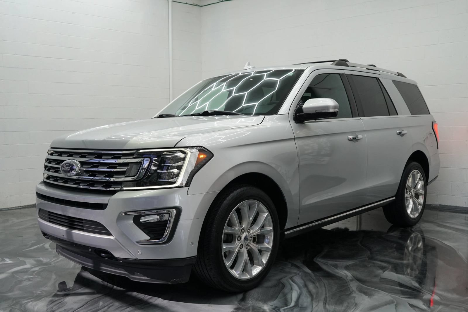Used 2019 Ford Expedition Limited w/ Equipment Group 302A AWD/4WD image 1