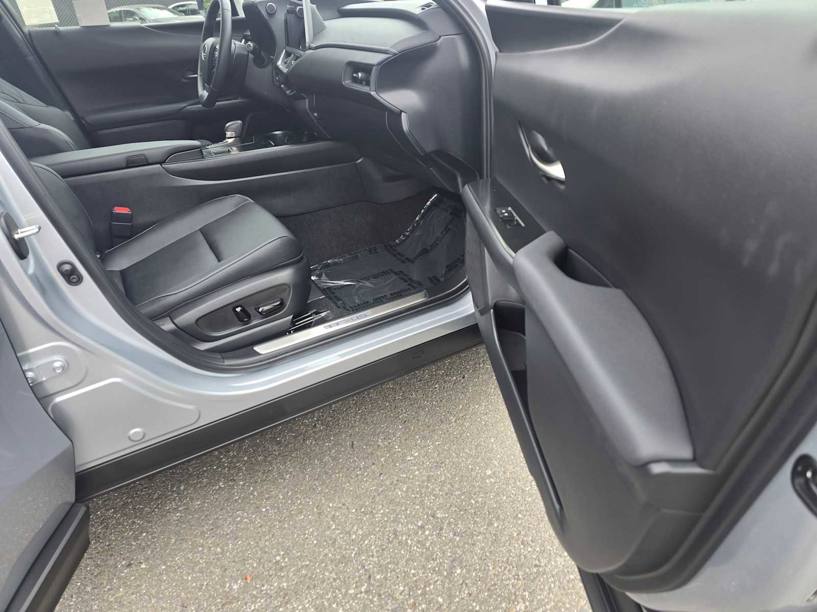 Certified 2025 Lexus UX 300h FWD w/ Accessory Package (Z2) image 10