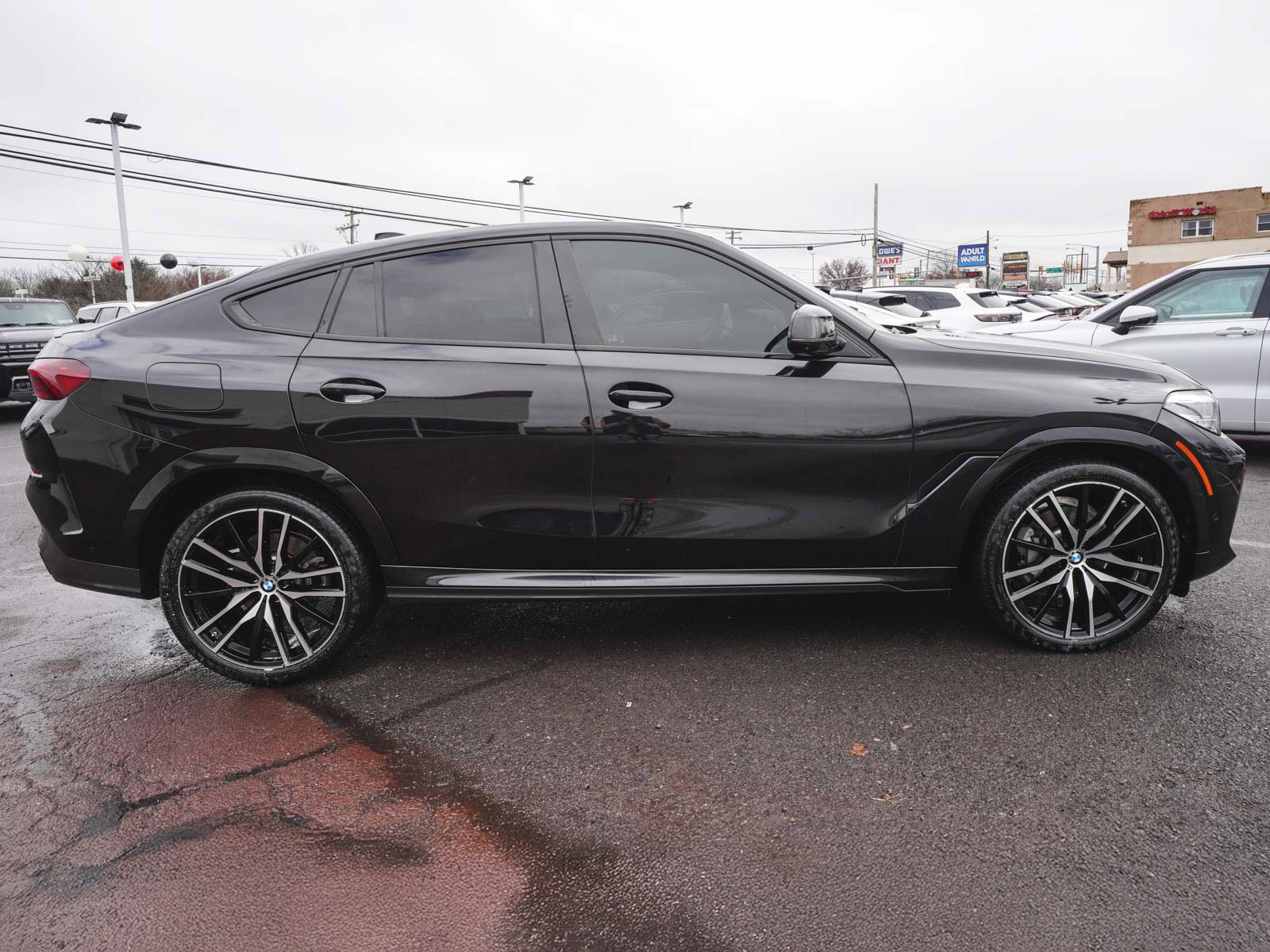 Used 2023 BMW X6 xDrive40i w/ M Sport Package image 4