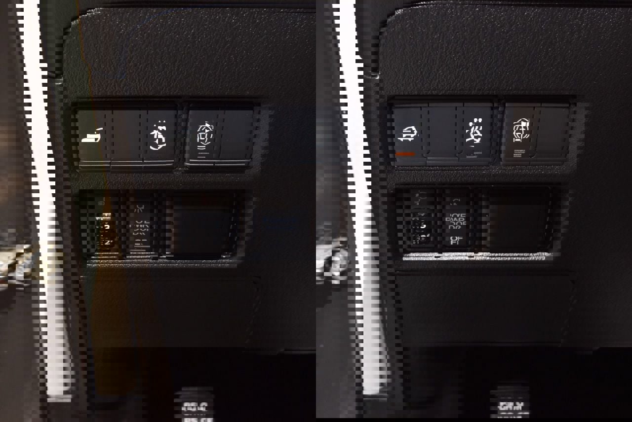 Used 2018 Nissan Armada Platinum w/ Captain Seat Package image 34