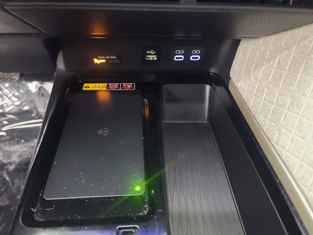 Used 2025 Toyota Camry XLE w/ Premium Plus Package image 36