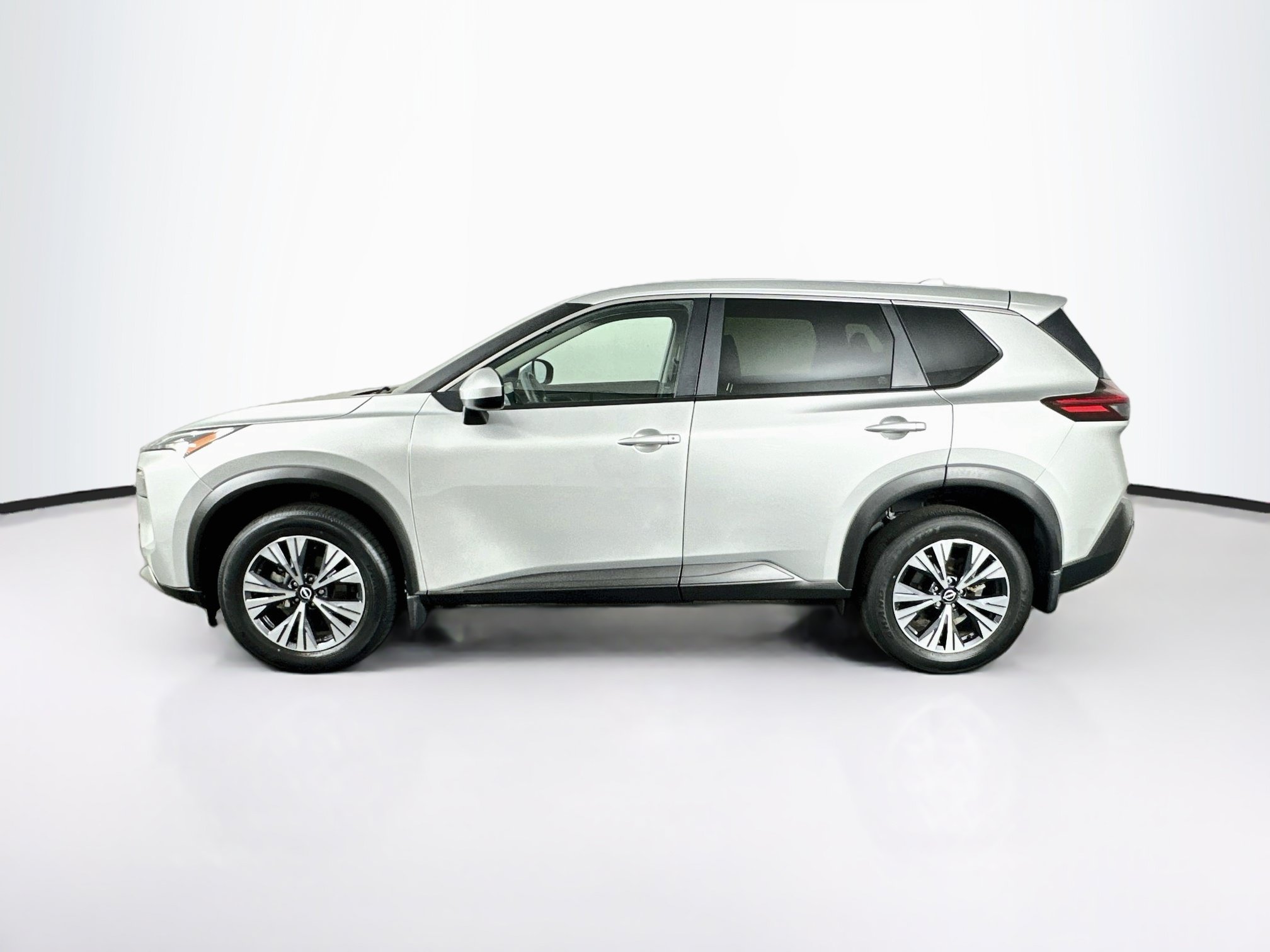 Used 2023 Nissan Rogue SV FWD image 4