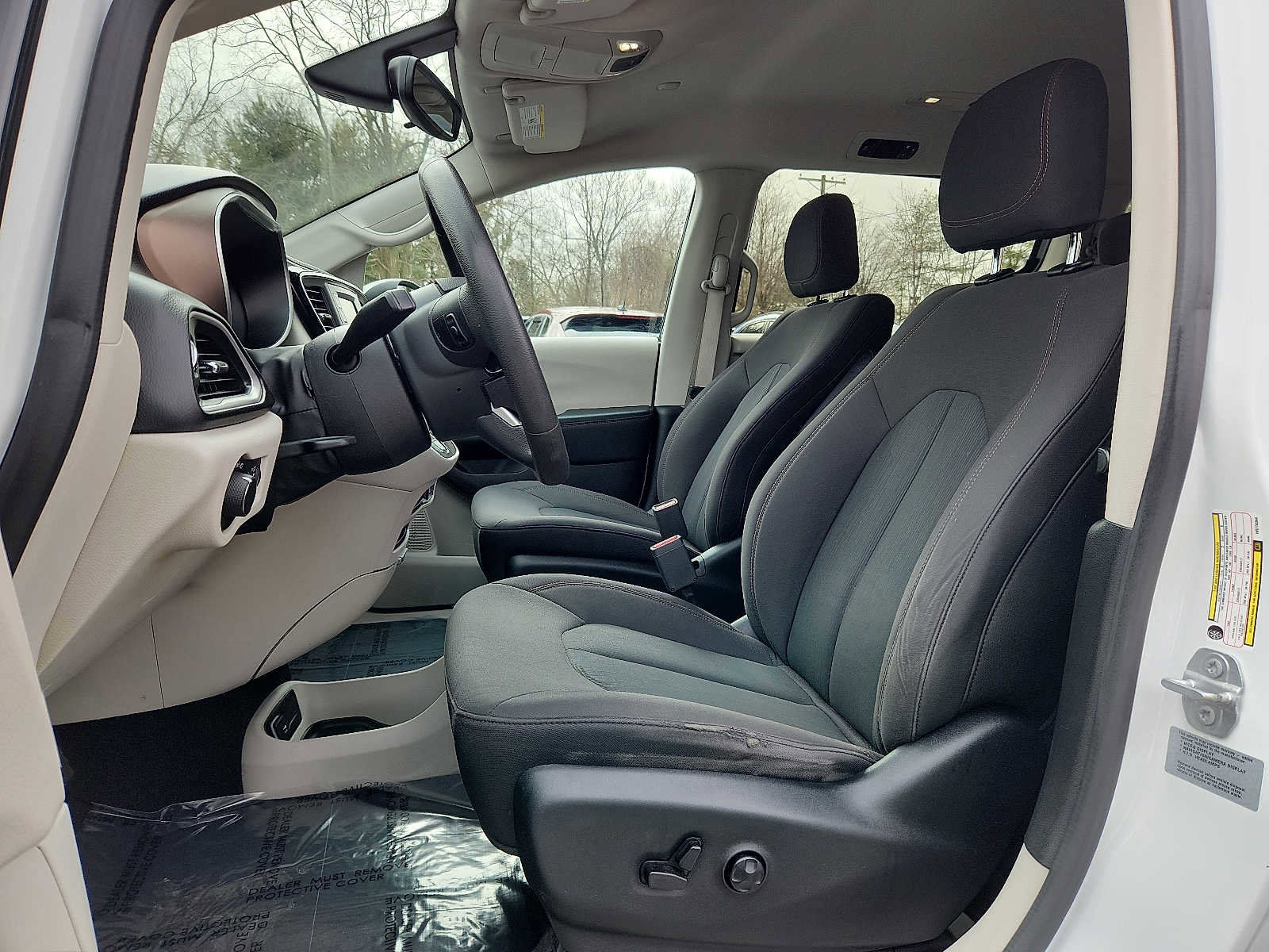 Used 2017 Chrysler Pacifica LX image 13