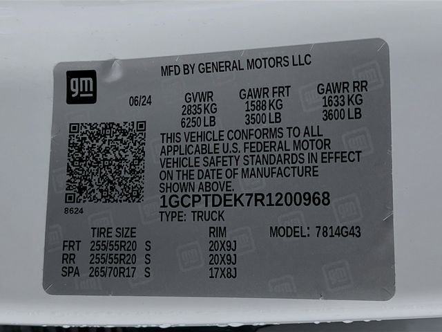 Used 2024 Chevrolet Colorado Z71 w/ LPO, Dark Essentials Package image 12