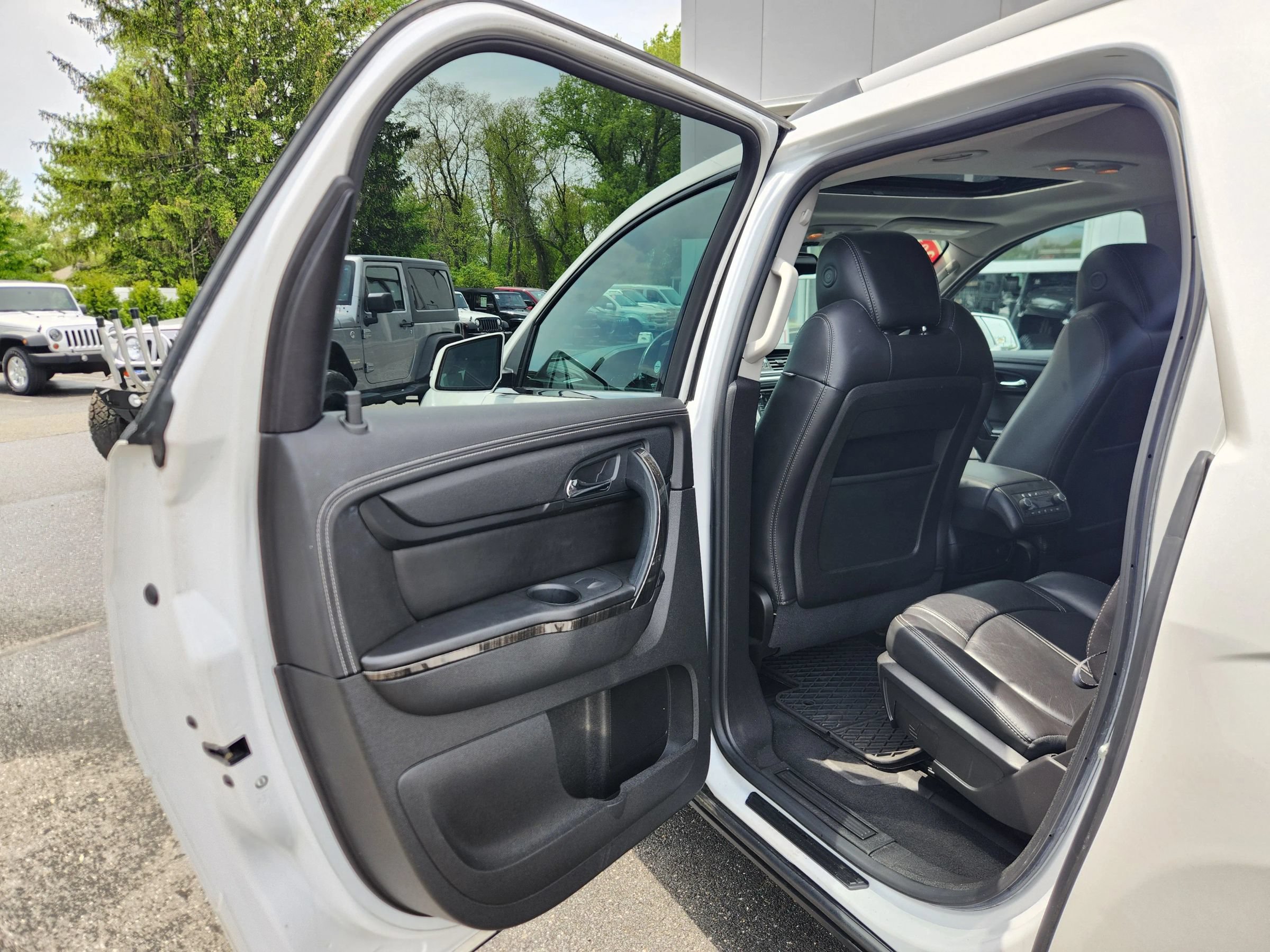 Used 2017 GMC Acadia Limited SLT AWD/4WD image 39