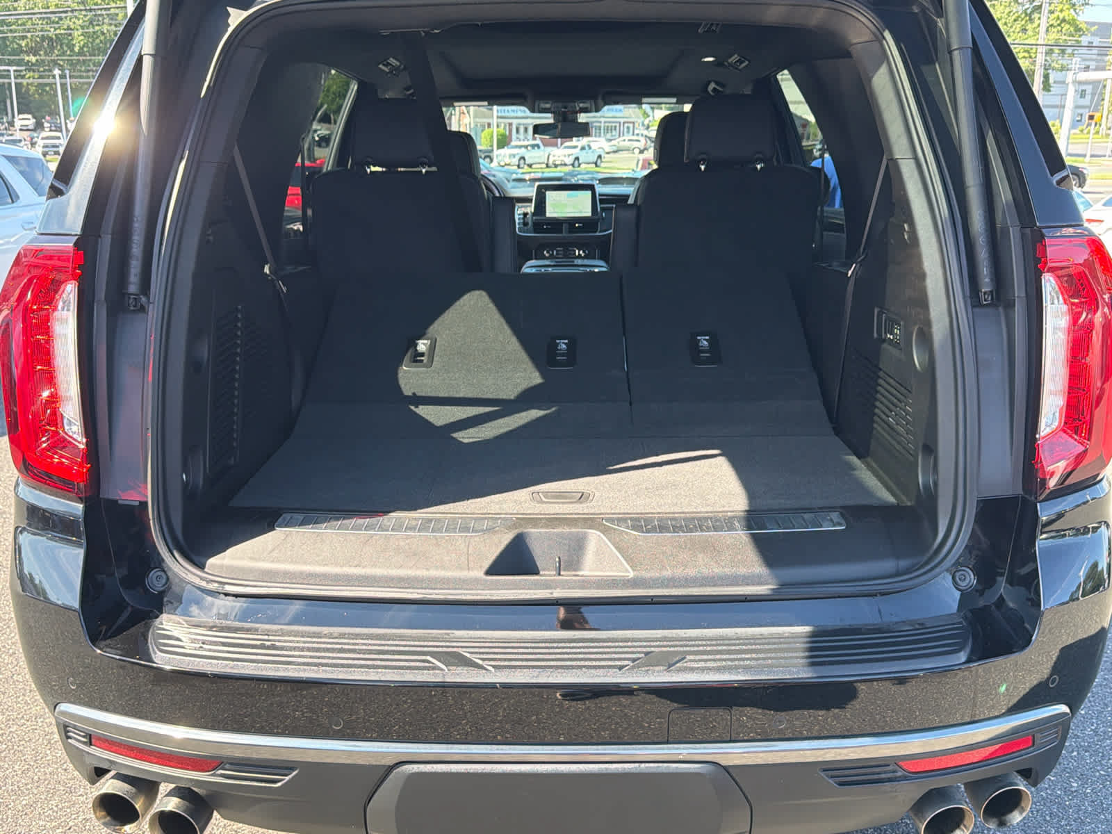 Certified 2022 GMC Yukon AT4 w/ Technology Package AWD/4WD image 34