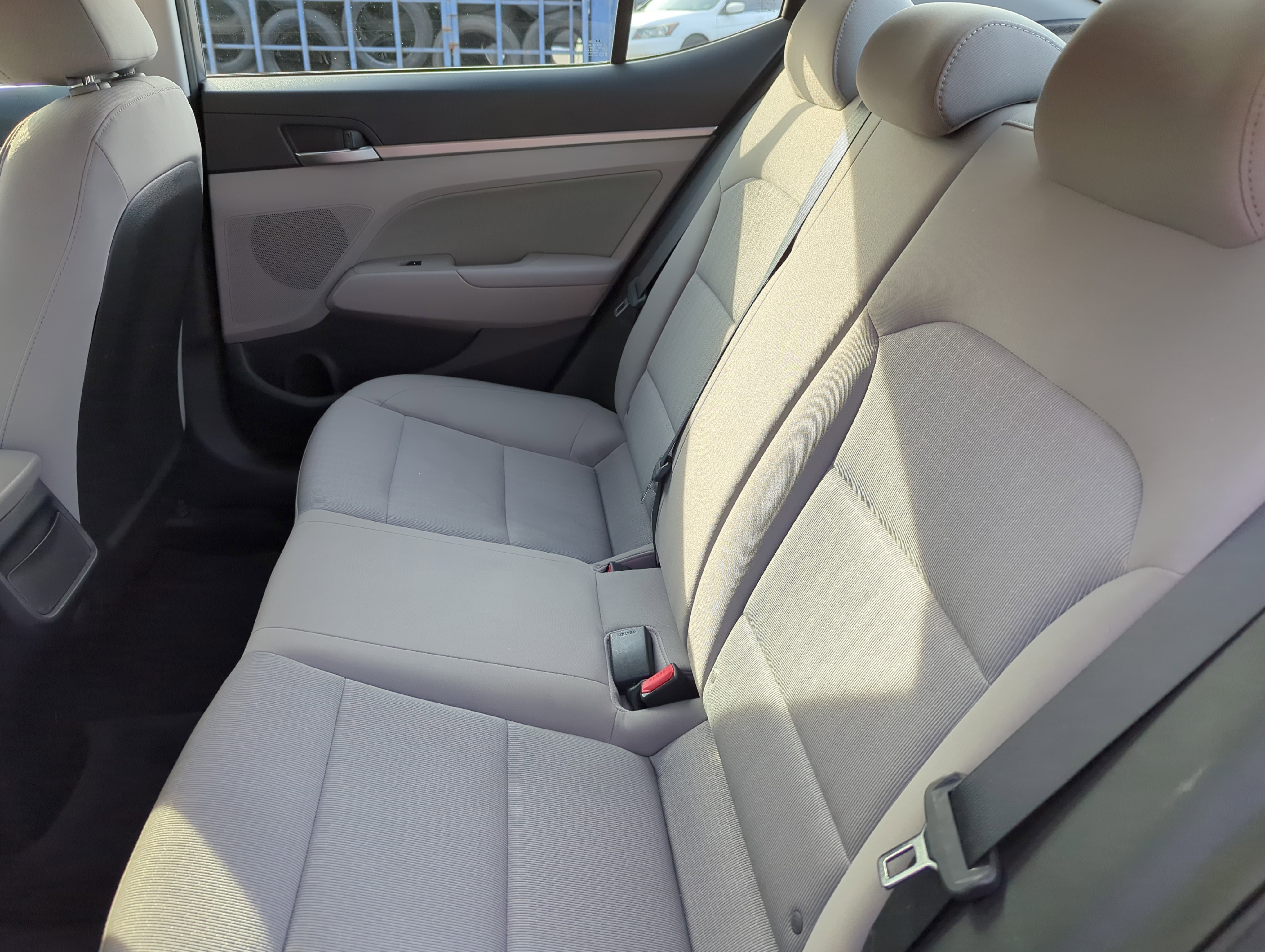 Used 2017 Hyundai Elantra SE image 19