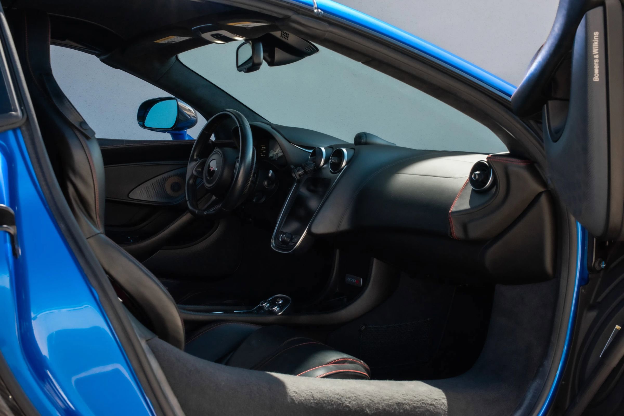 Used 2018 McLaren 570S Spider RWD image 16